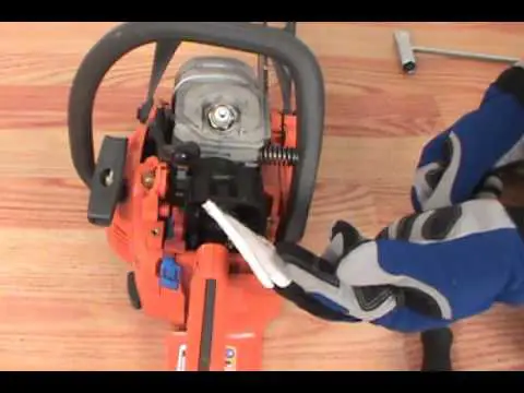 Replacing the Air Filter - Husqvarna Chainsaw