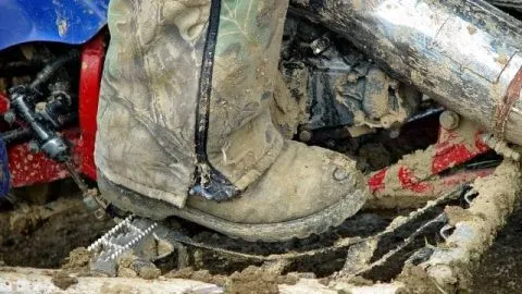 How To Clean A Dirt Bike Motor (Degreasing & Deep Cleaning)