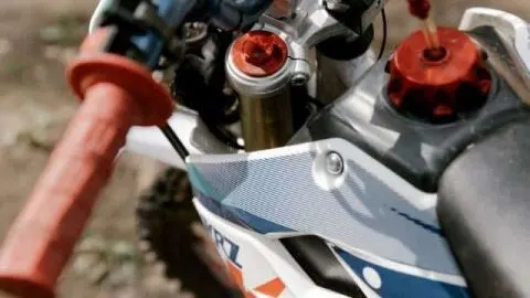 Cleaning Gas Tank of Two-Stroke Engine