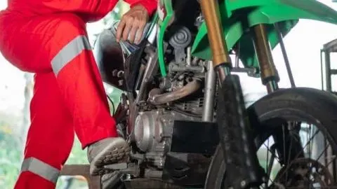 How to Replace a 2 Stroke Cylinder Sleeve