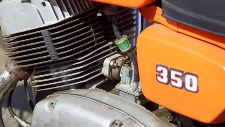 2 Stroke Bogging at Full Throttle: How To Fix It