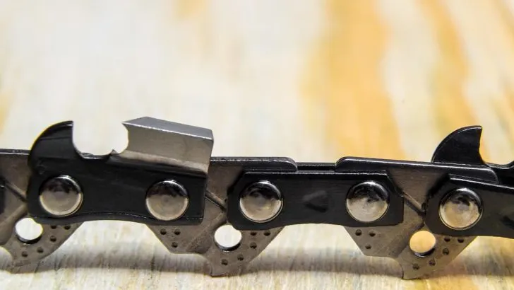 This Is How Tight Your Chainsaw Chain Should Be