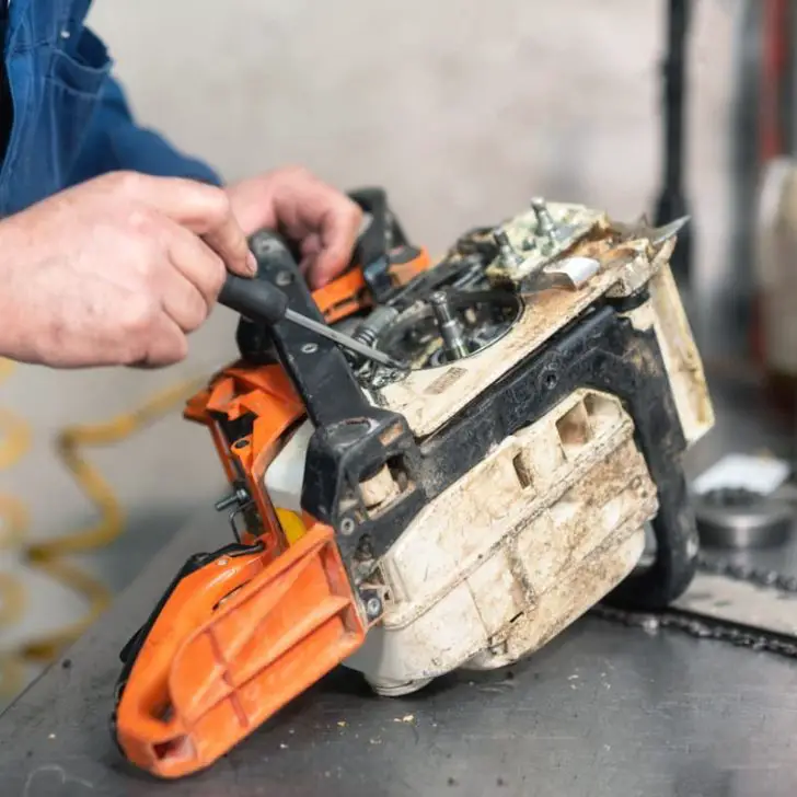 Husqvarna Chainsaw Choke Won’t Stay Up? 7 Fixes