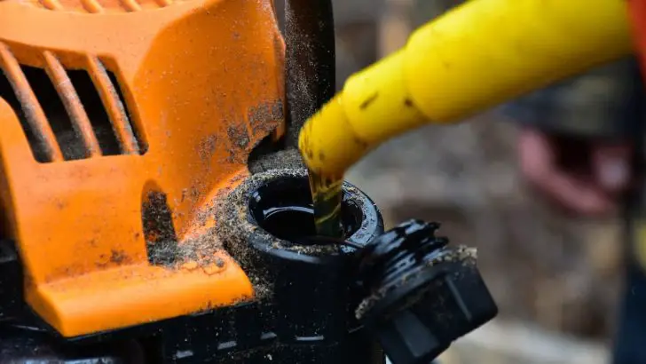 This Is How Often Your Chainsaw Needs Bar Oil