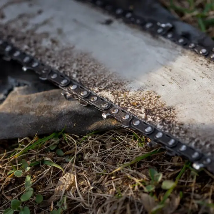 Can Used Motor Oil Replace Chainsaw Bar Oil?