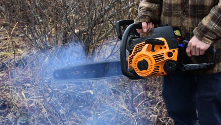 4 Reasons Why Your Chainsaw Engine Smells